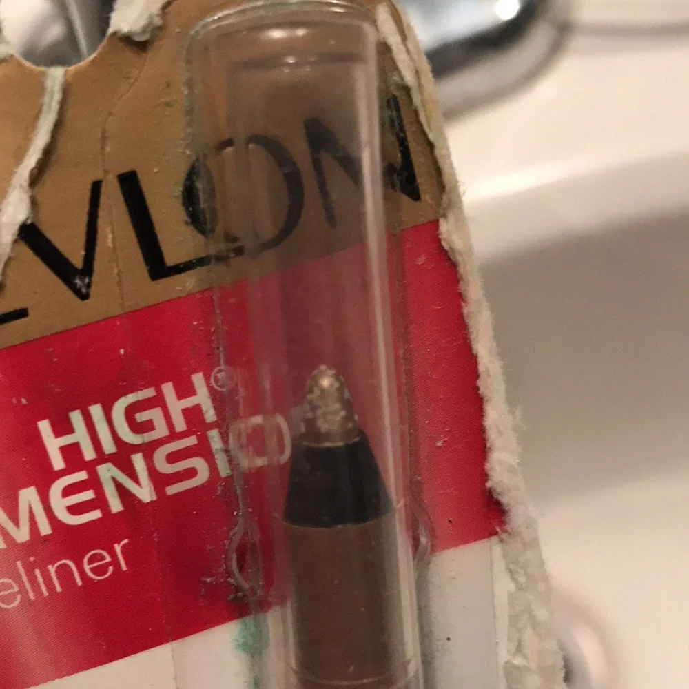 Revlon High dimension “Gold Flash” eyeliner